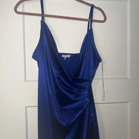 Elegant Blue Satin Dress - Picture 3 of 5